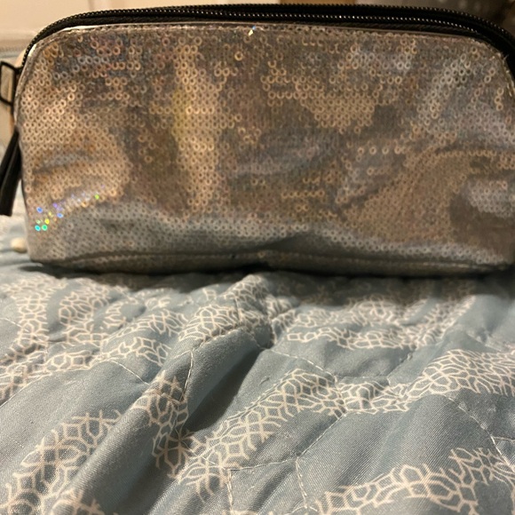 Victoria secret pouch - Picture 2 of 4